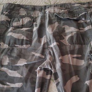 Faded Glory Camo Cargo Shorts size 38W